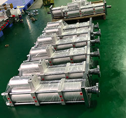 東莞氣液增壓缸-快速型，油氣隔離，配小模具頭（客戶要求）