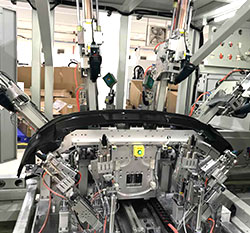 1噸氣液增壓缸：某汽車保險杠沖孔打孔，汽車倒車雷達沖孔機設備廠家解決方案