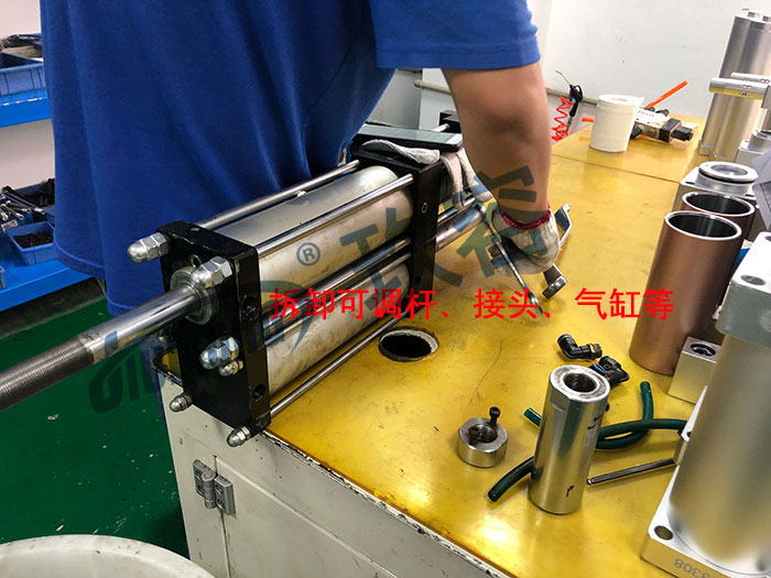拆卸增壓缸可調(diào)桿、接頭、氣缸等